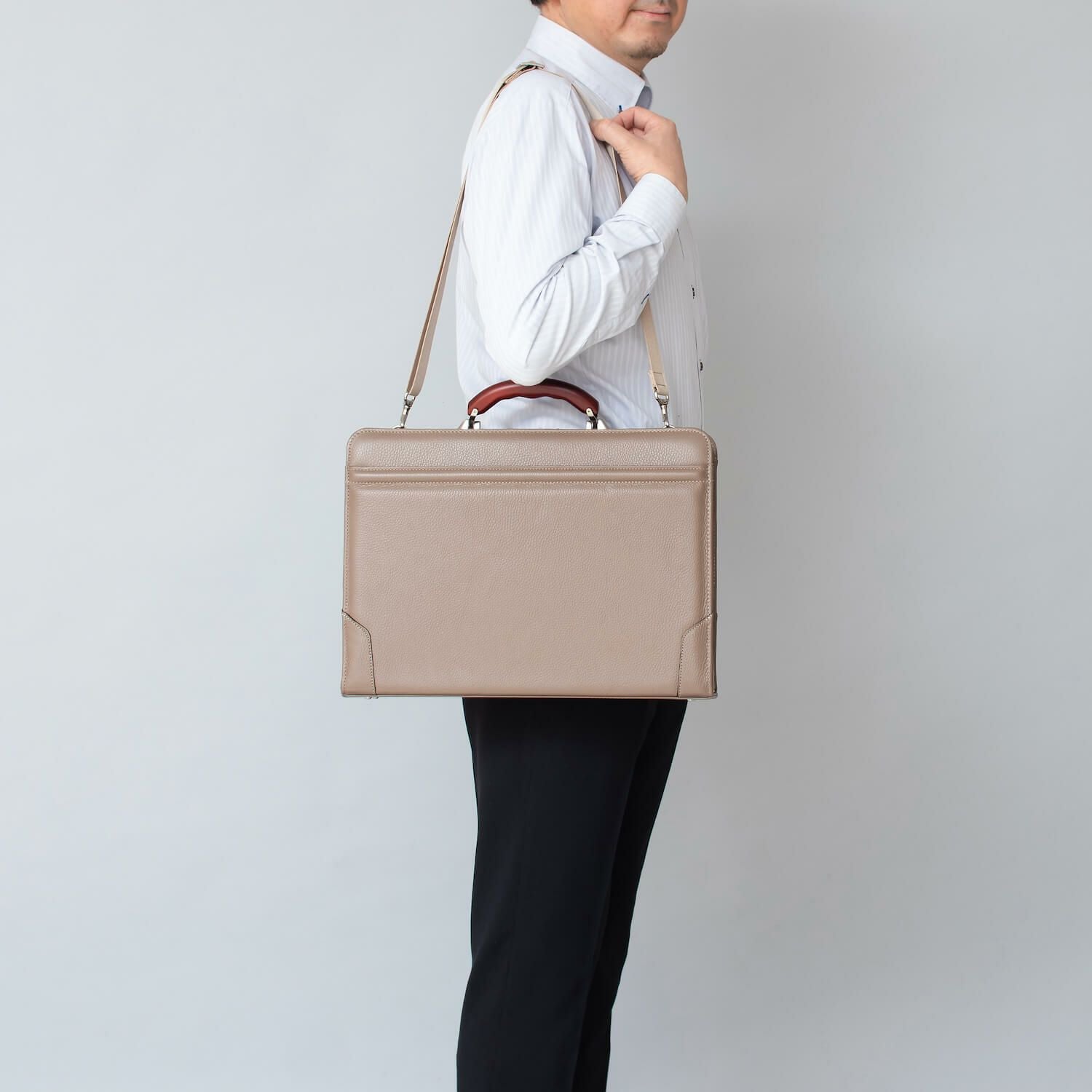 ハレタさん専用【極美品】Lサイズ 羊革 アーバンリサーチ 銀ボタン ダブル Artisan 別注仕様 】牛革大割れダレス | 豊岡鞄公式オンラインストア