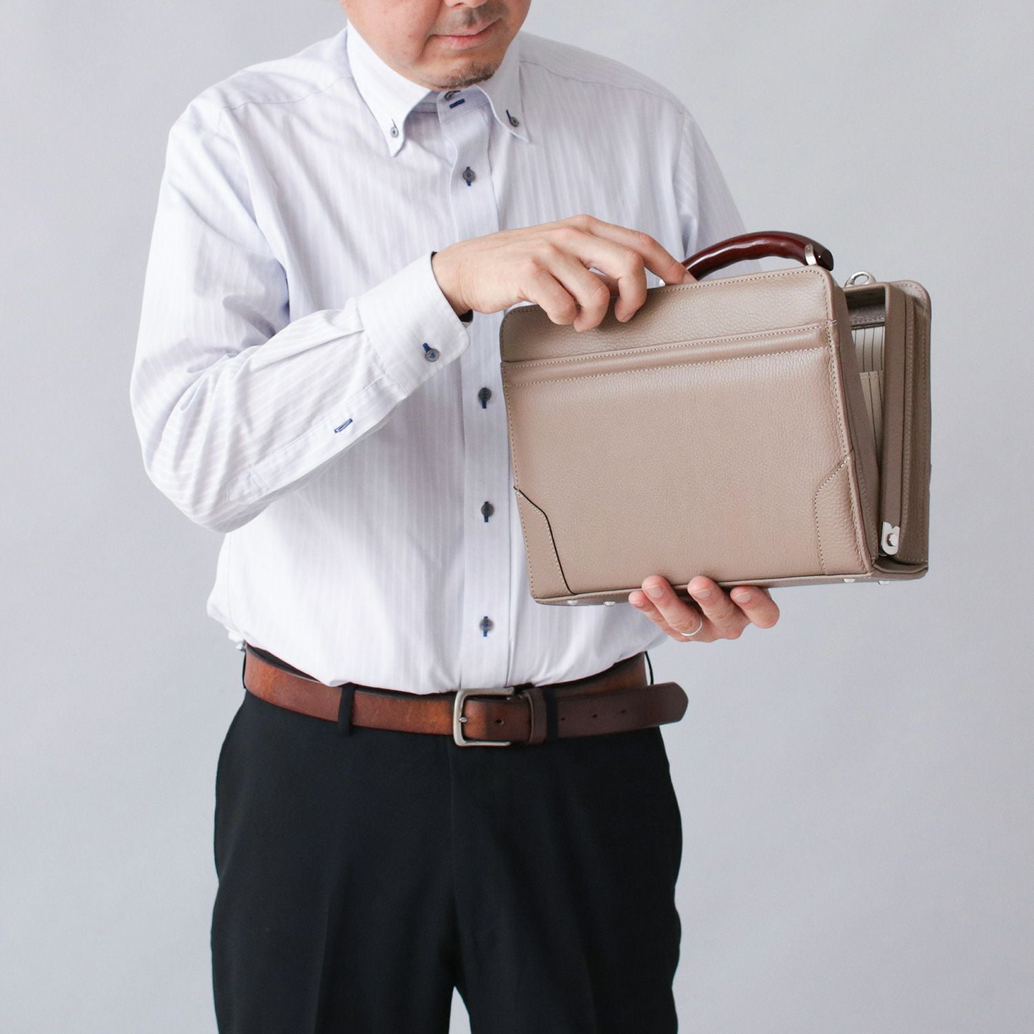 Artisan 別注仕様 】牛革ダレスポーチ | 豊岡鞄公式オンラインストア