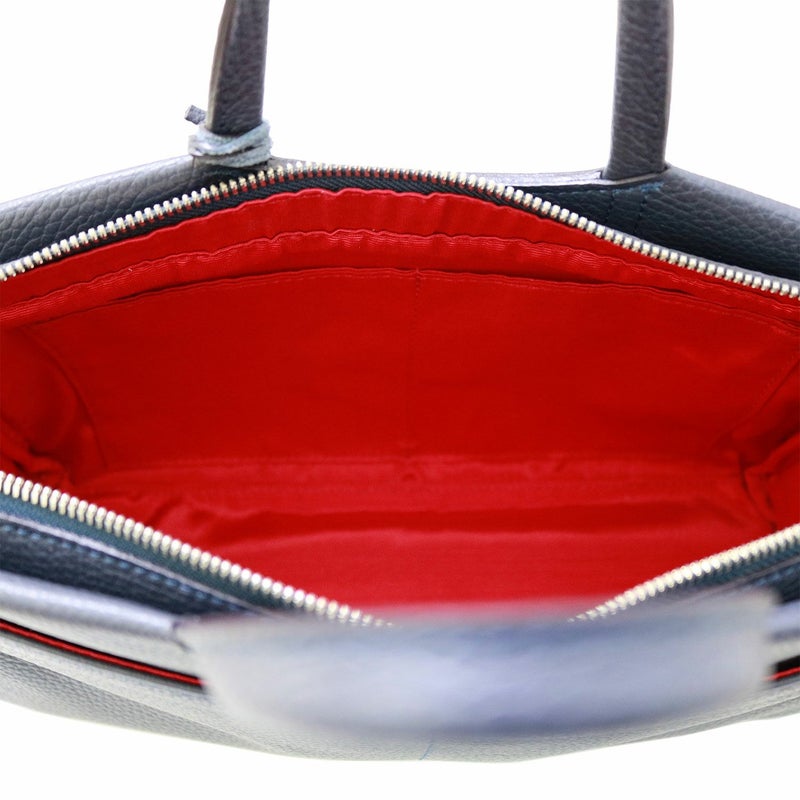 NAVYの内装（前）